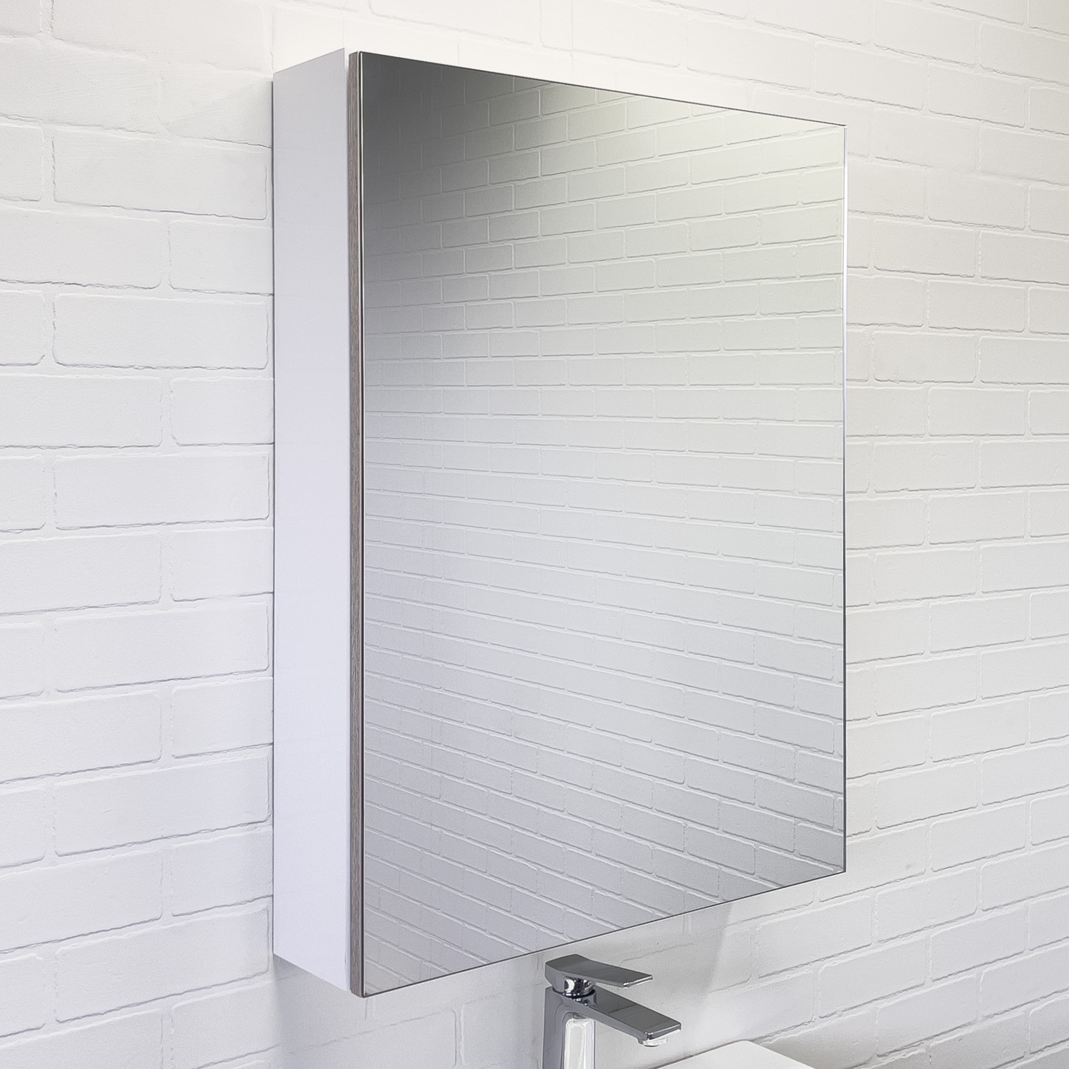 Зеркало-шкаф для ванной комнаты Comforty Нея-60 белый глянец